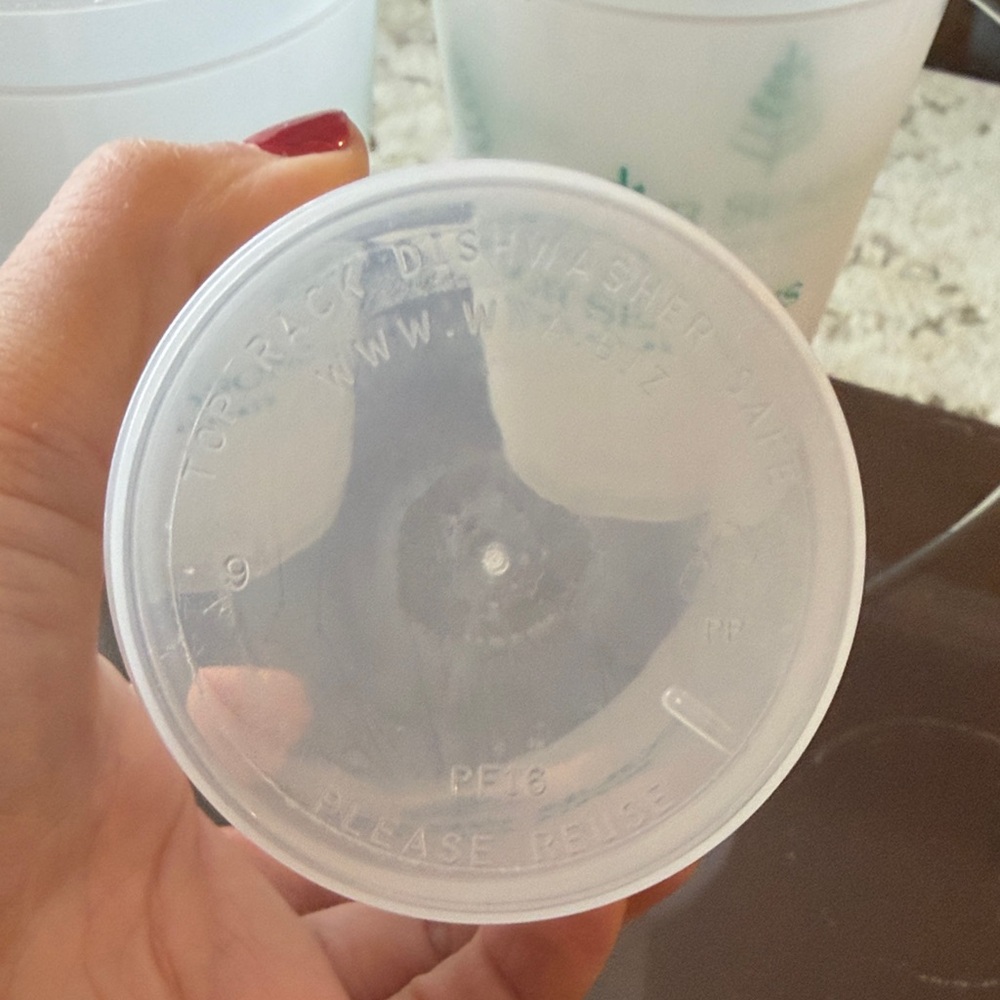 🗽8 Four Seasons Branded Plastic Cups - Picture 2 of 2